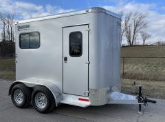 SOLD NEW 2023 Shadow Stable Mate Classic 1 Horse slant with Dressing room
