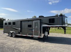 PRE OWNED 2021 BISON RICOCHET 8309 8ft wide 3 horse 9ft shortwall WITH SLIDE